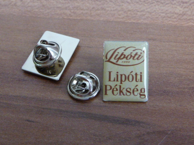 Műgyantázott kitűző